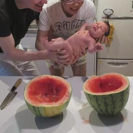 石榴男孩和奶奶娱乐吃瓜